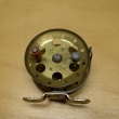 ROUSEK  mosazný ,pr. 65  mm s řadičem šnůry,řehtačkou,signovaný Rousek ,katalog. číslo 87/65-1